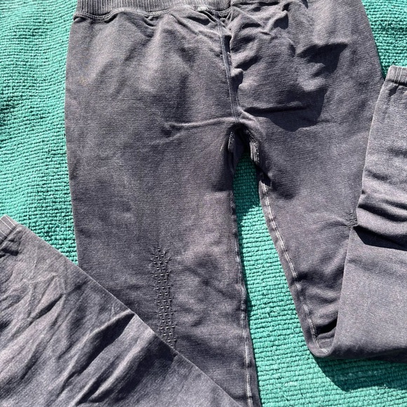 NWOT $70 Free People Good Karma 7/8 Leggings in Washed Black - Picture 5 of 10